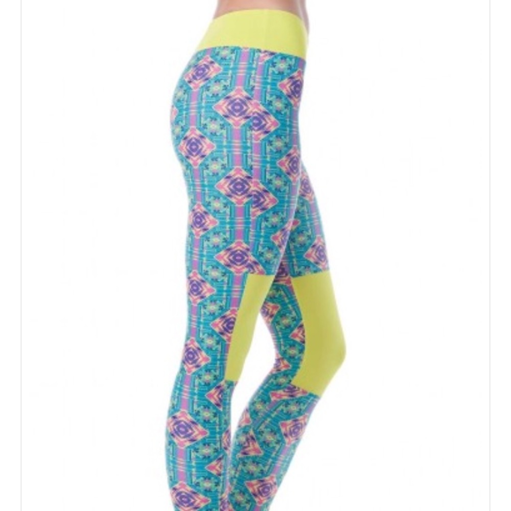 Super fun print yoga pants